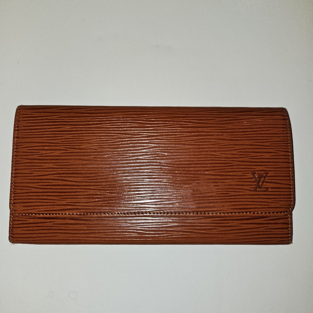 Louis Vuitton long bifold Epi carmel with COA